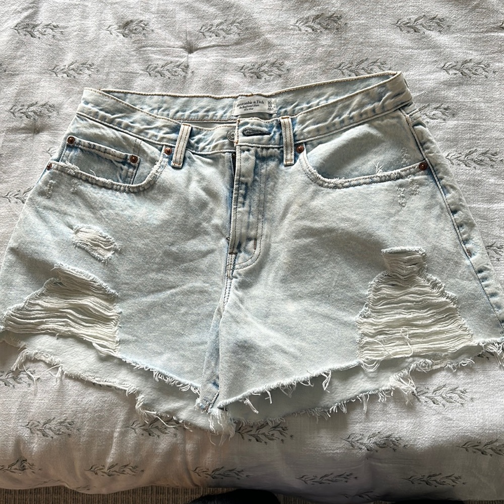 Abercrombie Mid Rise Curve Love Boyfriend Short